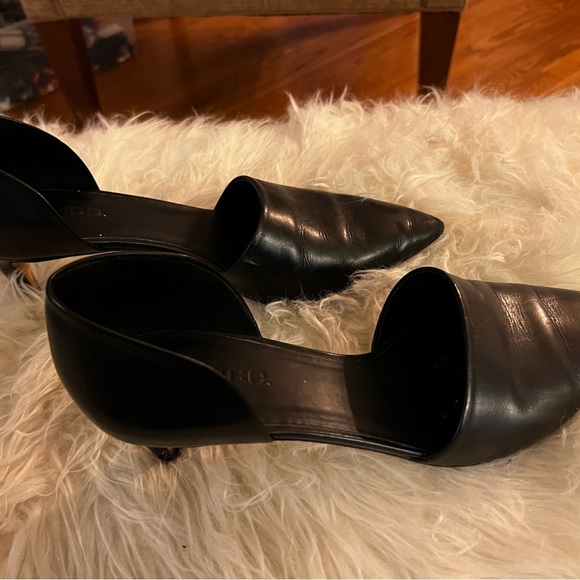 Vince D’Orsay Black Leather Kitten Heel. Sz 9 - Picture 2 of 7
